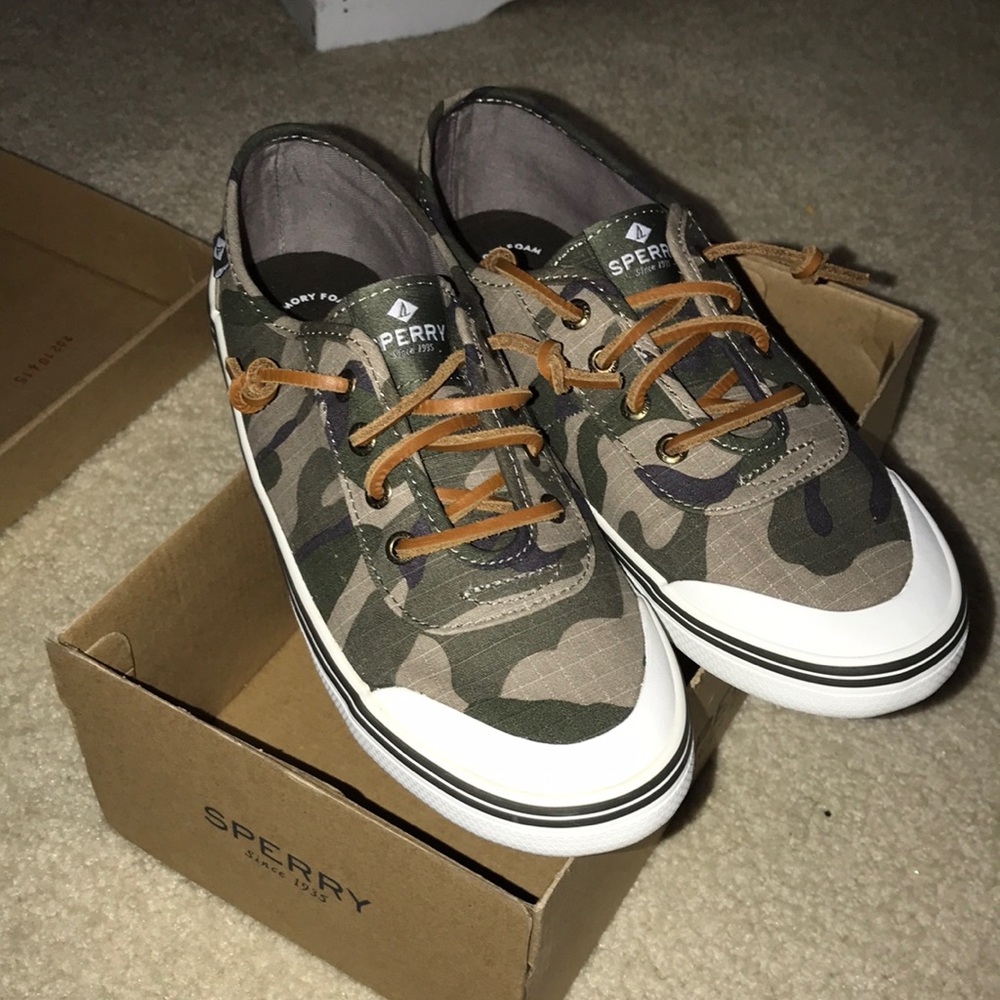 SPERRYS BRAND NEW IN BOX